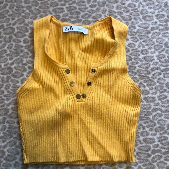 Beautiful yellow knit cropped tank - Picture 2 of 2